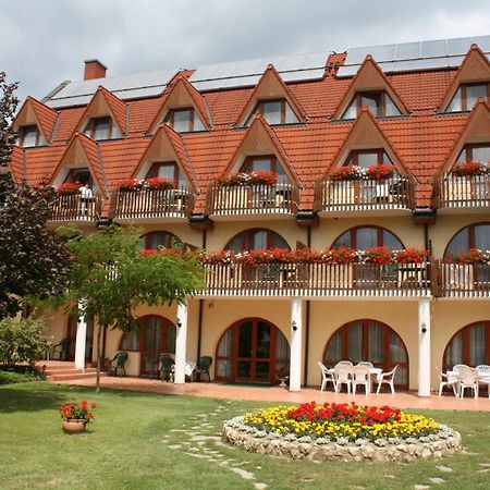 Agnes Hotel Heviz Bagian luar foto